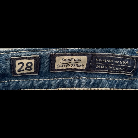 Nice Miss Me Signature Cuff Light Blue Jeans. Size 28 - Picture 6 of 11